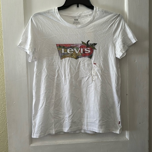 Levi's Tops - NWT Levi’s White Short Sleeve Comfy Graphic T-Shirt Tee